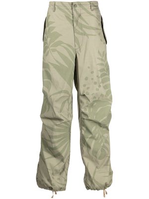 Engineered Garments straight-leg leaf-print trousers - Green