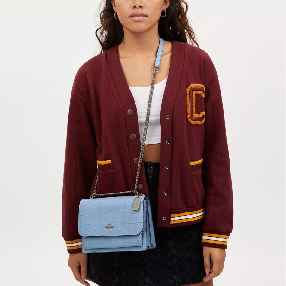 Spring Fling: Elevate Your Look with the Best Crossbody Bags of 2024 1 Shopping for the Best Crossbody Bags of 2024