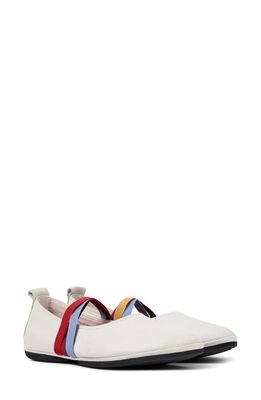 Camper Twins Mismatched Flats in White Natural