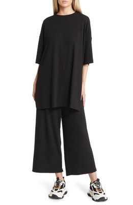 Dressed in Lala Lex Ribbed Oversize T-Shirt & High Waist Crop Pants Set in Black