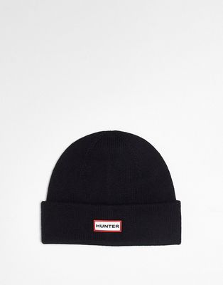 Hunter beanie with tab logo in black