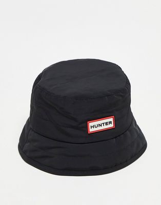 Hunter quilted logo bucket hat in black