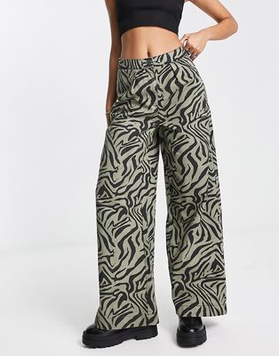 Wednesday's Girl wide leg cropped twill pants in khaki zebra-Green